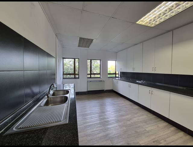 457M² OFFICE TO LET IN HYDE PARK